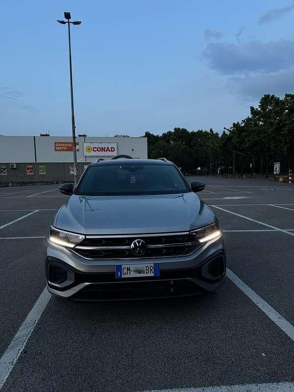 Grigio Usata 2022 VW T-Roc R-line SUV | 23.499 € (Buon prezzo) - Immagine 1/4