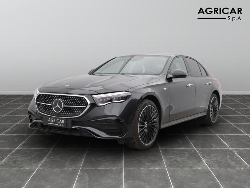 Grigio Nuova 2025 Mercedes 300 AMG Line Premium Berlina | 86.400 € (Cara) - Immagine 1/4
