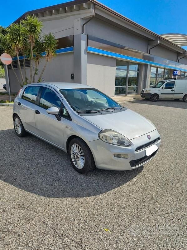 Usata Fiat Grande Punto 75 CV (55 kW) 2014 Grigio Utilitaria