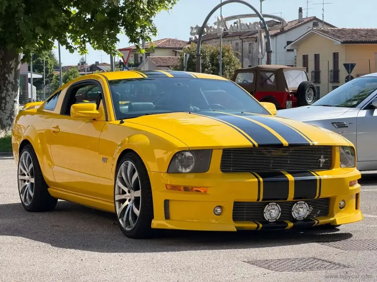 Usata Ford Mustang GT 305 CV (224 kW) 2005 Giallo Coupé