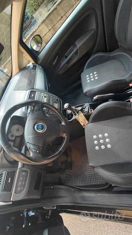 Usata Fiat Grande Punto 90 CV (66 kW) 2007 Nero Utilitaria