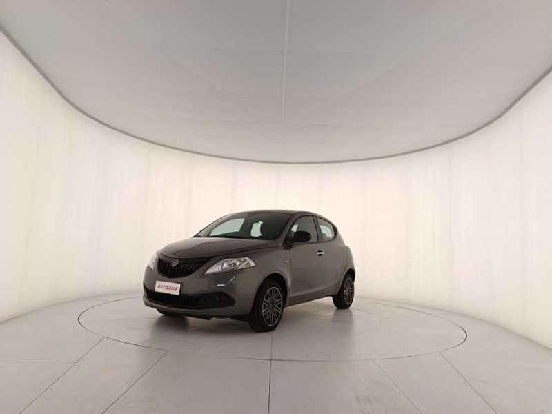 Usata Lancia Ypsilon 70 CV (51 kW) 2024 Grigio Utilitaria