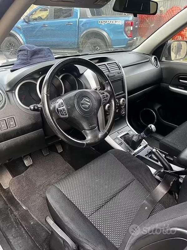 Usata Suzuki Vitara 129 CV (94 kW) 2005 Grigio SUV
