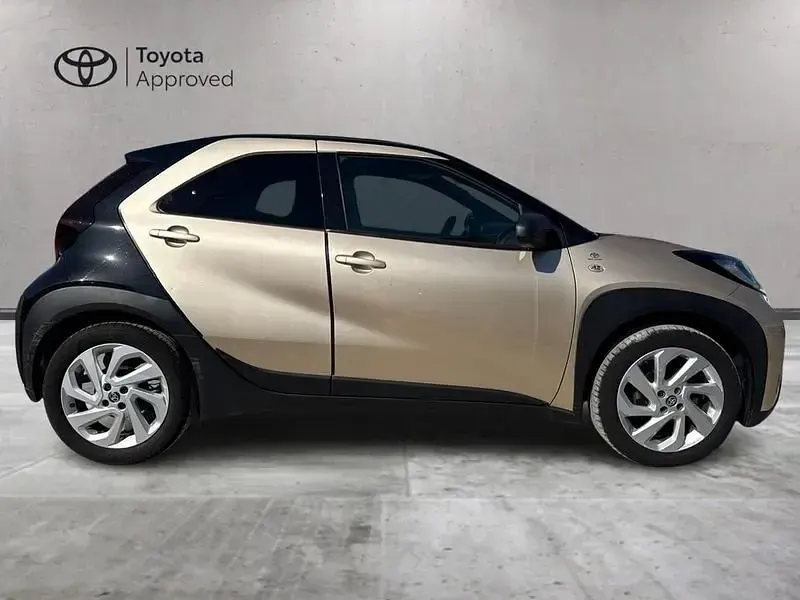 Usata Toyota Aygo X Trend 72 CV (52 kW) 2022 Beige SUV