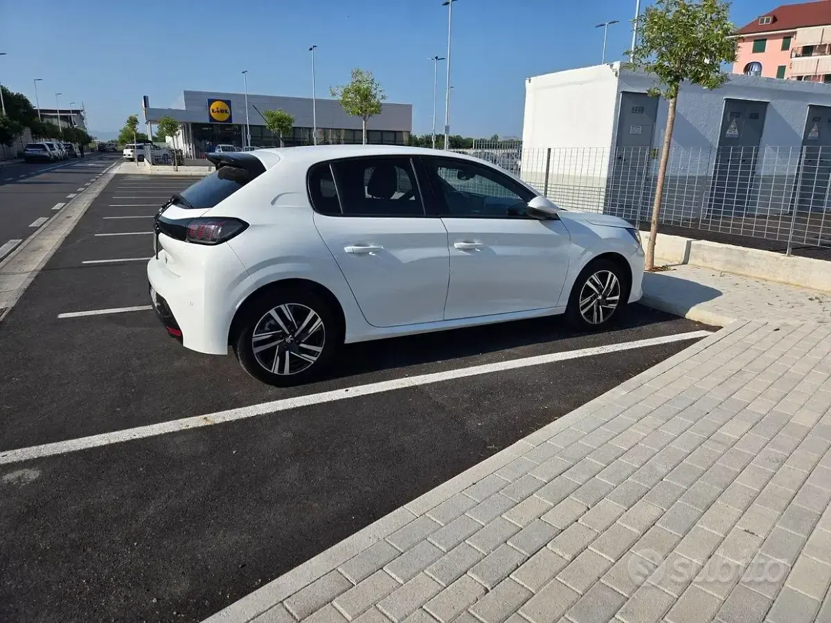 Usata Peugeot 208 101 CV (74 kW) 2022 Bianco Utilitaria