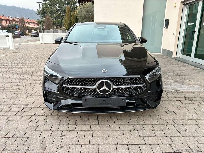Usata Mercedes A180 AMG line 150 CV (110 kW) 2024 Nero Berlina