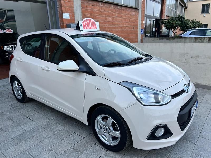 Usata Hyundai i10 Style 66 CV (48 kW) 2014 Beige Utilitaria