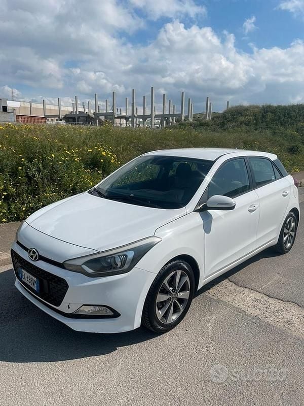 Usata 2015 Hyundai i20 Tre volumi | 11.000 € (Molto cara) - Immagine 1/4