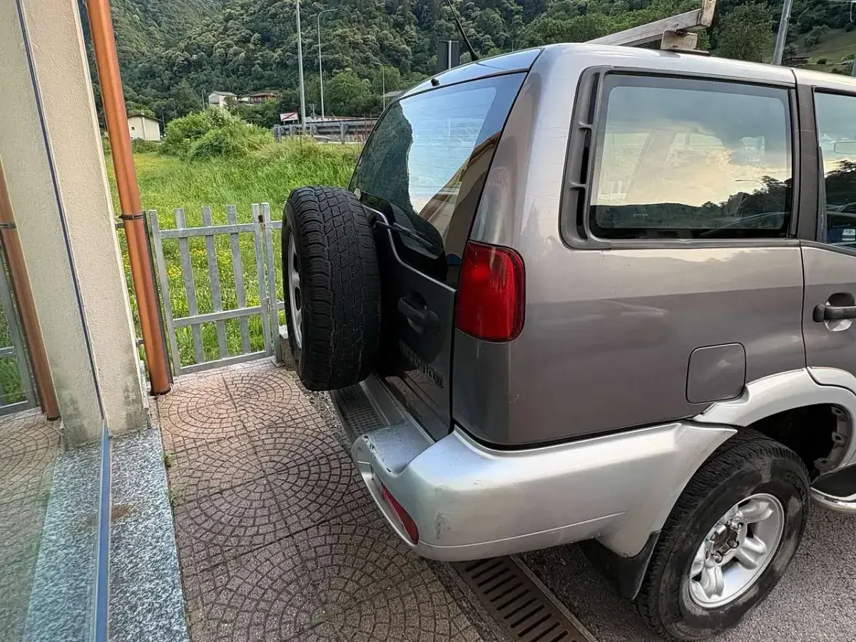 Usata Nissan Terrano SE 125 CV (91 kW) 1998 Grigio SUV