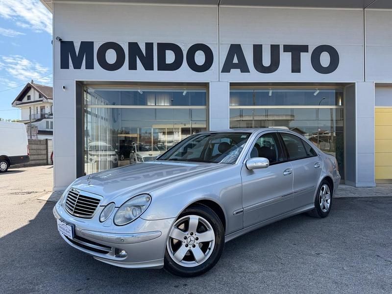 Usata Mercedes E280 Avantgarde 177 CV (130 kW) 2005 Argento Berlina