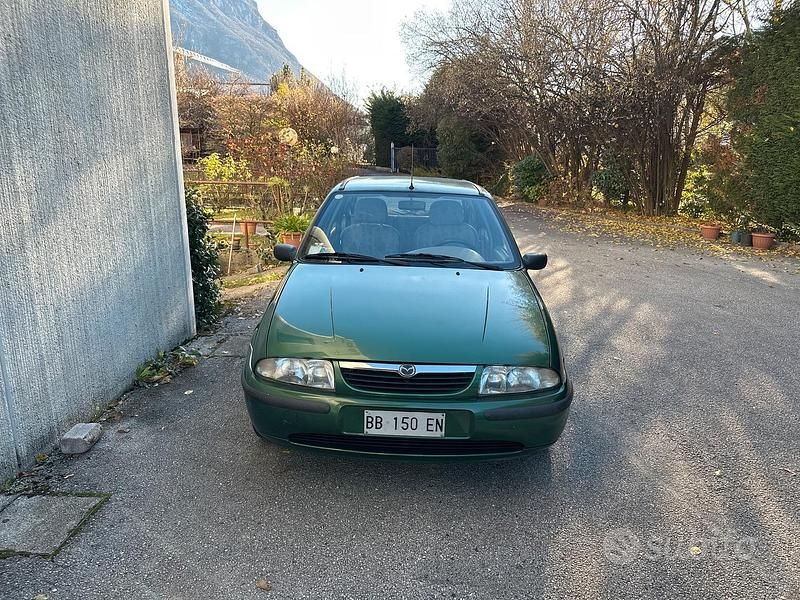 Usata Mazda 121 1998 Verde Berlina