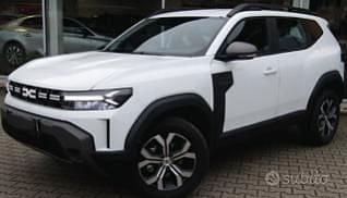 Bianco Nuova 2025 Dacia Duster Expression SUV | 27.900 € (Cara) - Immagine 1/1