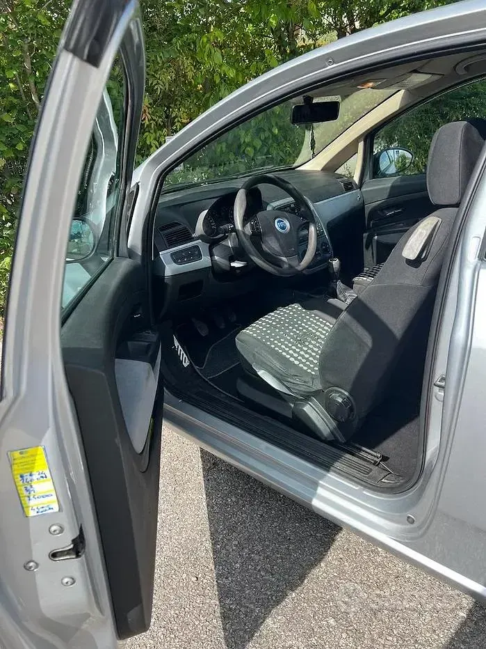 Usata Fiat Grande Punto 75 CV (55 kW) 2007 Grigio Utilitaria