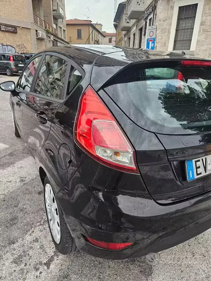 Usata Ford Fiesta 75 CV (55 kW) 2014 Nero Utilitaria
