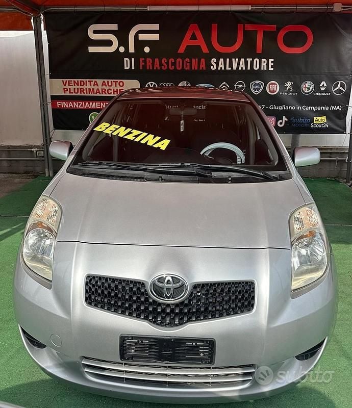 Usata Toyota Yaris Sol 84 CV (61 kW) 2007 Grigio Utilitaria