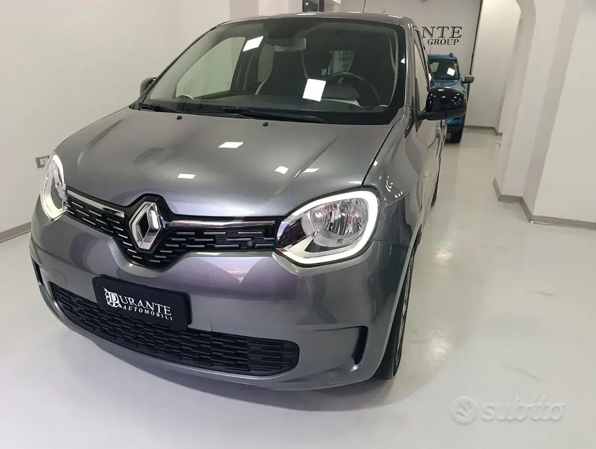 Usata Renault Twingo Techno 30 kW (42 CV) 2023 Grigio Utilitaria