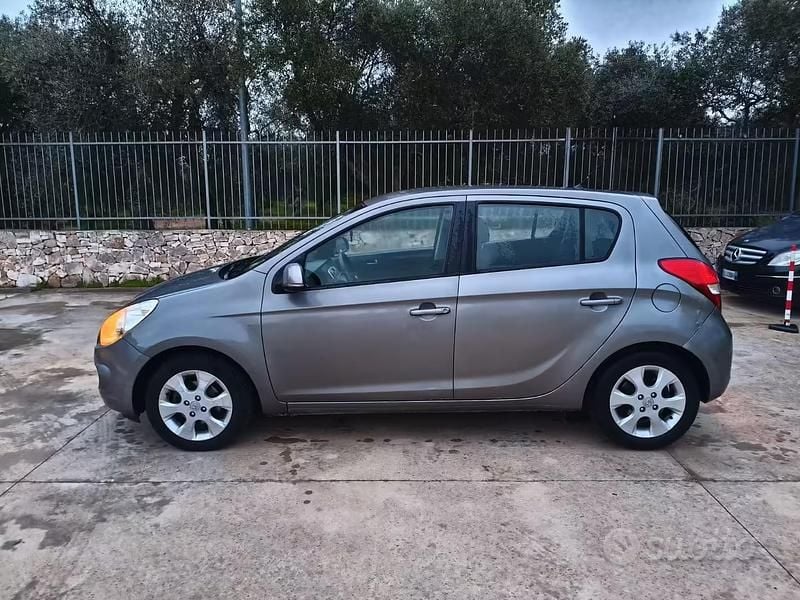 Usata Hyundai i20 90 CV (66 kW) 2012 Grigio Utilitaria