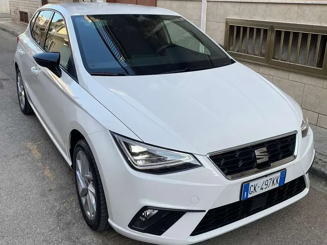 Usata Seat Ibiza FR 90 CV (66 kW) 2022 Bianco Utilitaria