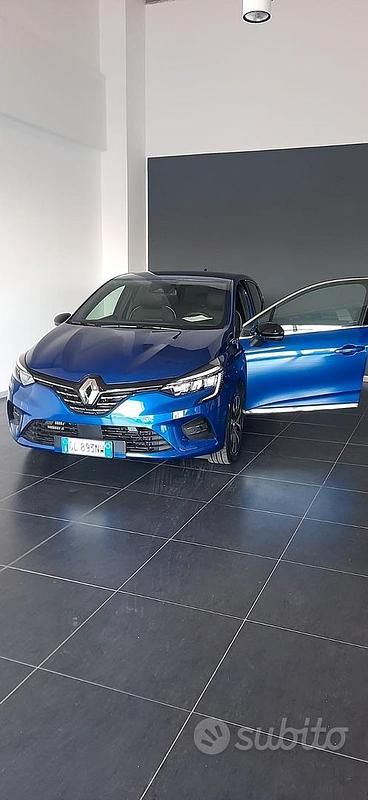 Usata Renault Clio V 101 CV (74 kW) 2023 Blu Utilitaria