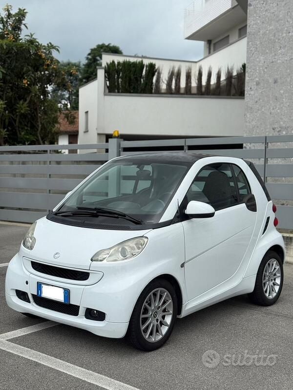 Usata Smart ForTwo Coupé 71 CV (52 kW) 2010 Utilitaria