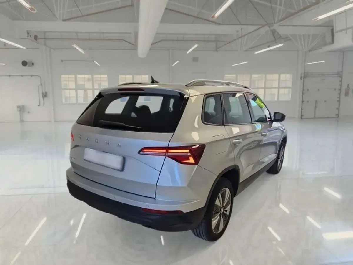Usata Skoda Karoq Executive 116 CV (85 kW) 2023 Argento SUV