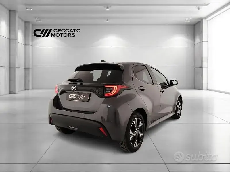 Usata Toyota Yaris Hybrid Trend 116 CV (85 kW) 2025 Grigio Berlina