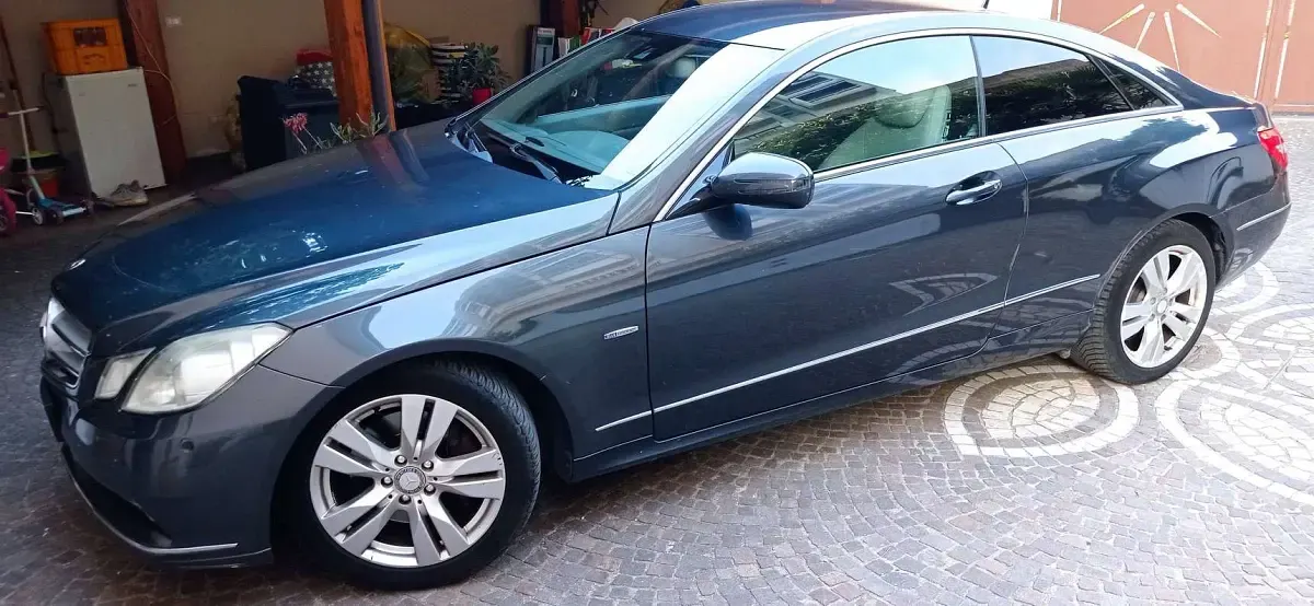 Usata Mercedes E250 Executive 204 CV (150 kW) 2010 Grigio Coupé