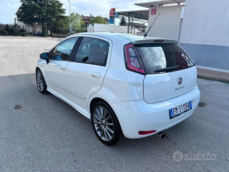 Usata Fiat Punto Sport 95 CV (69 kW) 2012 Bianco Utilitaria