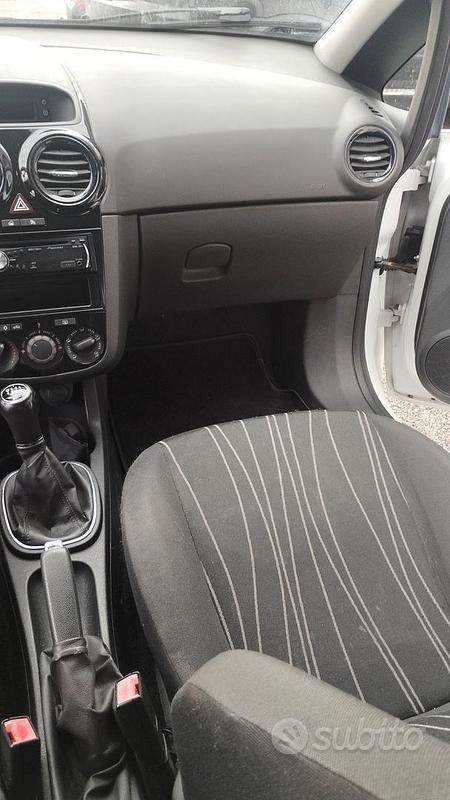 Usata Opel Corsa Enjoy 80 CV (58 kW) 2010 Bianco Berlina