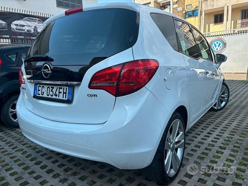 Usata Opel Meriva Cosmo 110 CV (80 kW) 2010 Bianco Monovolume