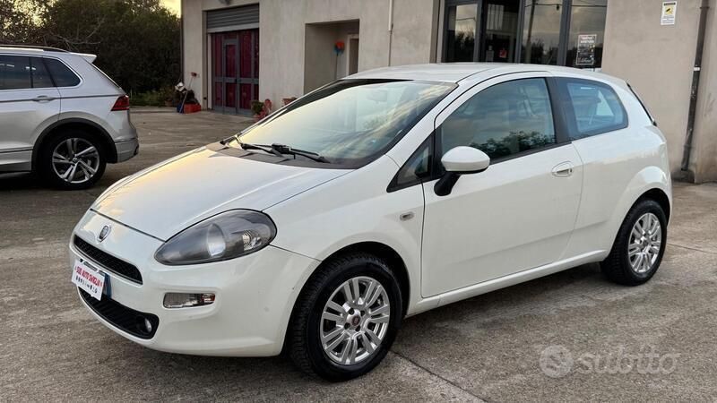 Bianco Usata 2012 Fiat Punto Easy Due volumi | 3200 € (Molto cara) - Immagine 1/4