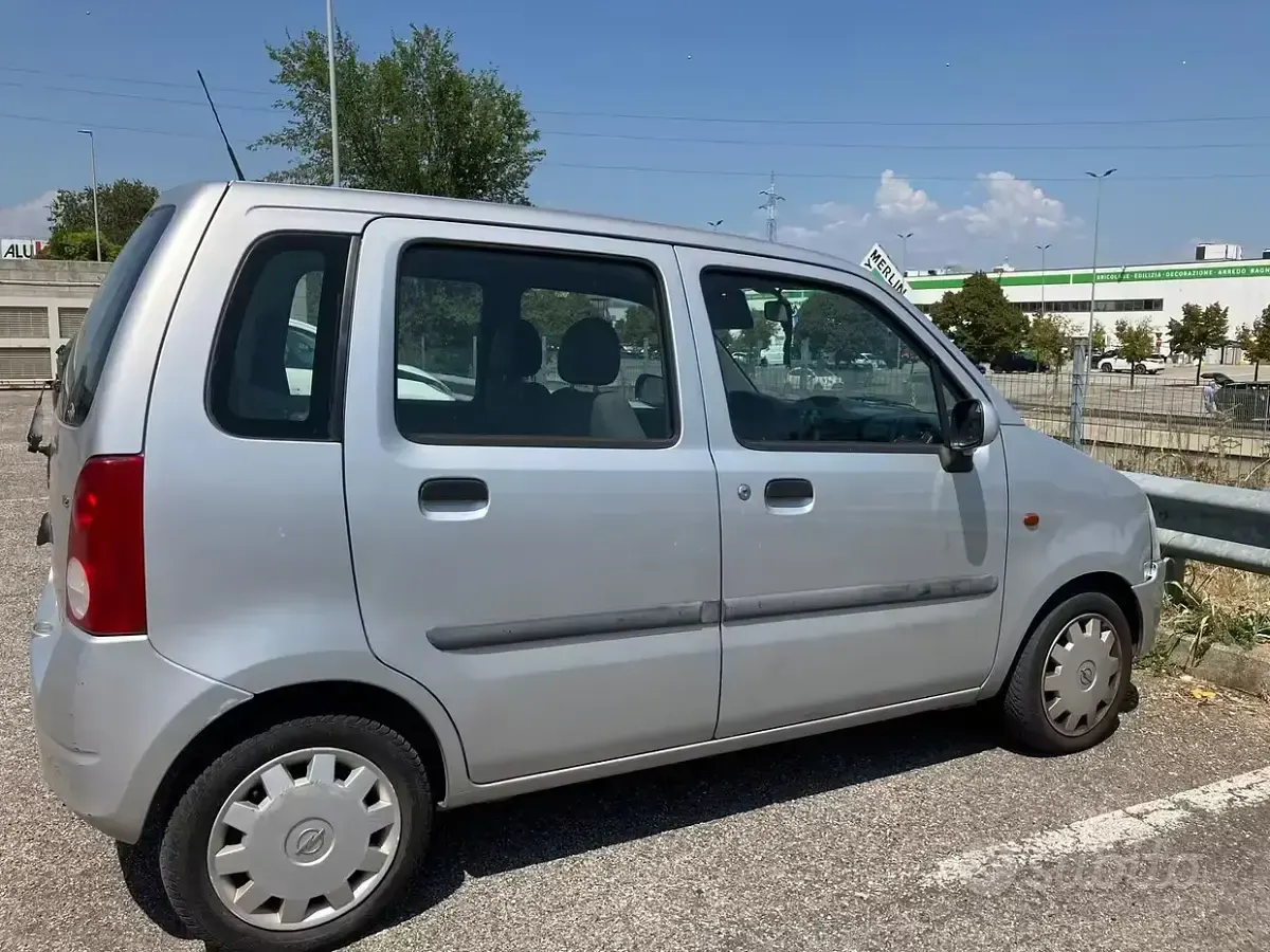 Usata Opel Agila 75 CV (55 kW) 2002 Grigio Monovolume