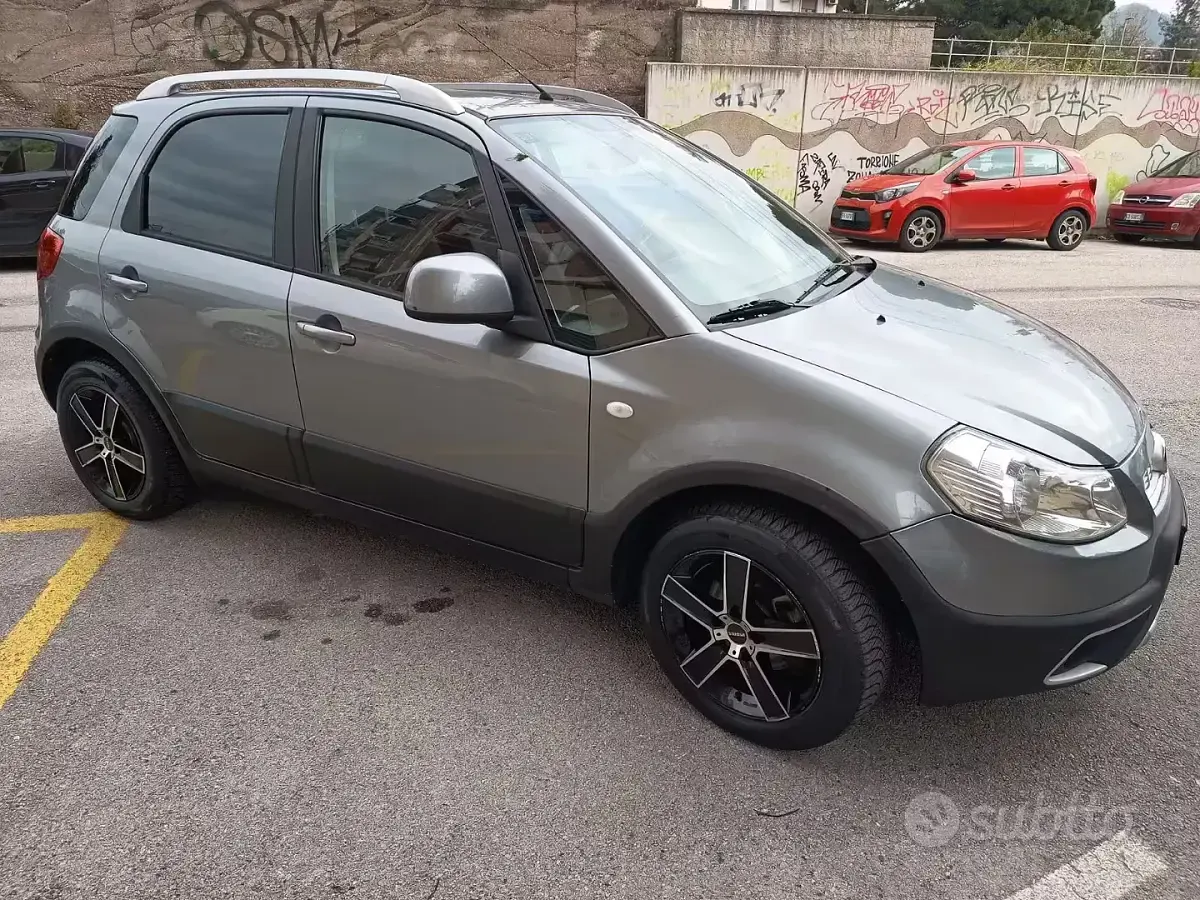 Usata Fiat Sedici 120 CV (88 kW) 2011 Grigio SUV