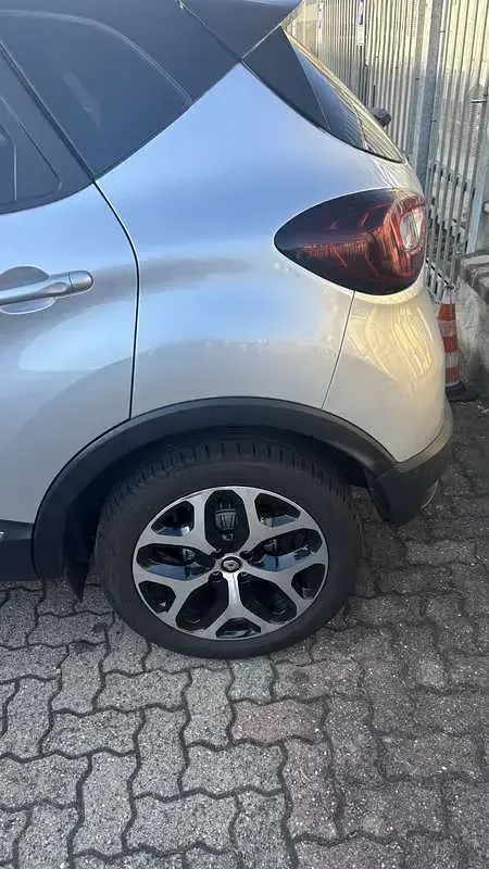Usata Renault Captur Zen 90 CV (66 kW) 2018 Grigio SUV