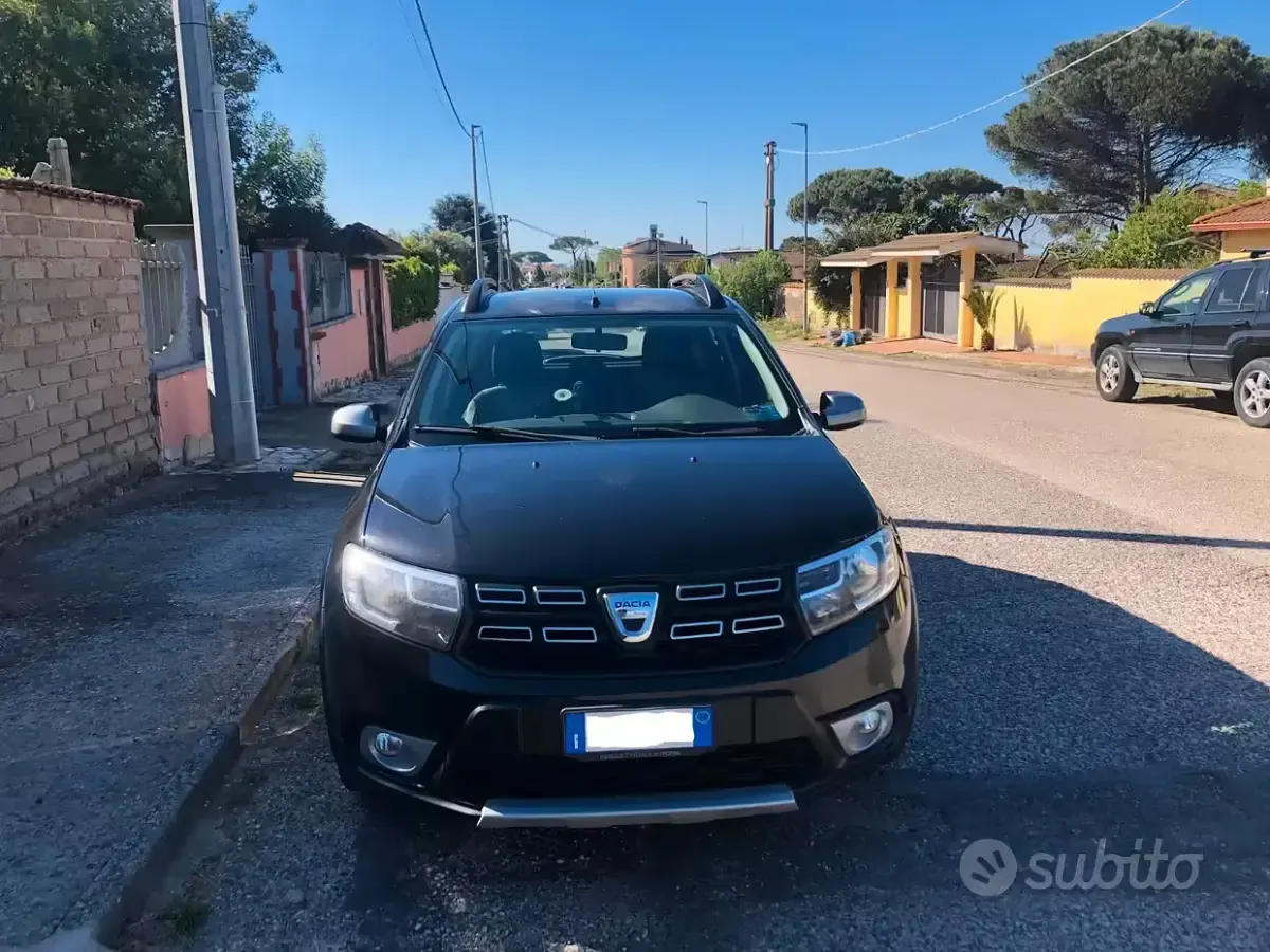 Usata Dacia Sandero Stepway 90 CV (66 kW) 2017 Nero Berlina
