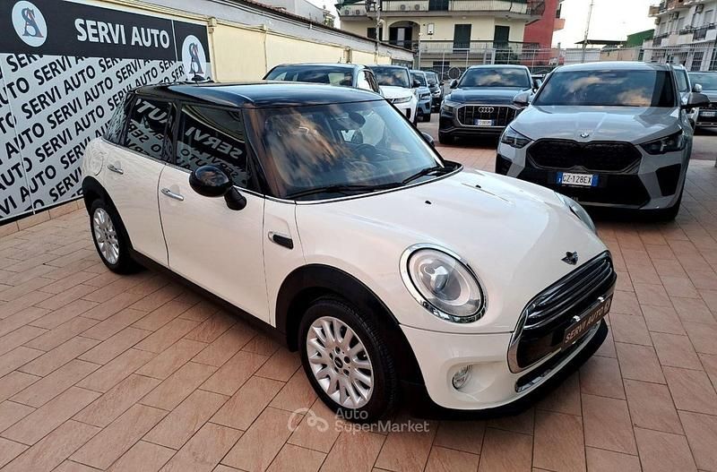 Bianco Usata 2015 Mini Cooper D Business Due volumi | 10.500 € (Buon prezzo) - Immagine 1/4