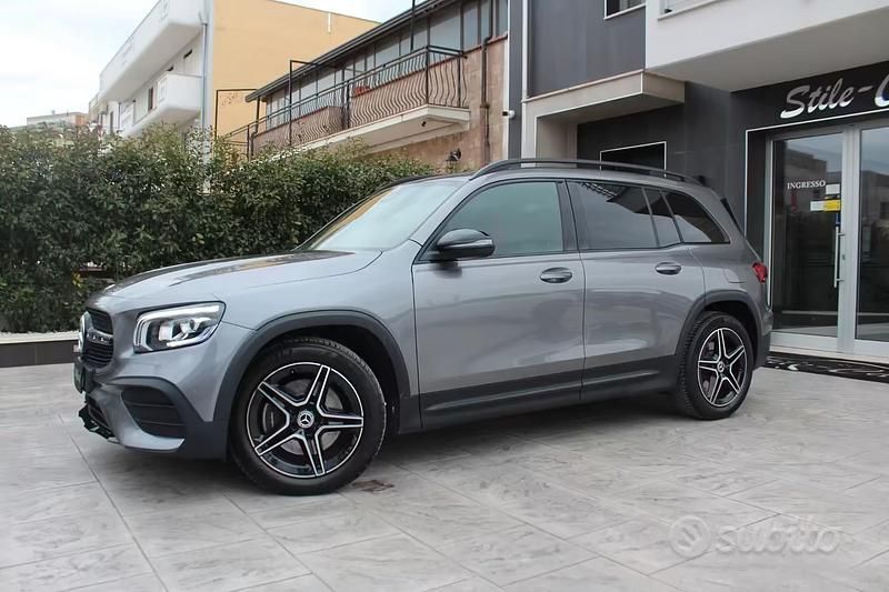 Usata Mercedes GLB220 Premium 190 CV (139 kW) 2022 Grigio montagna metallizzato SUV