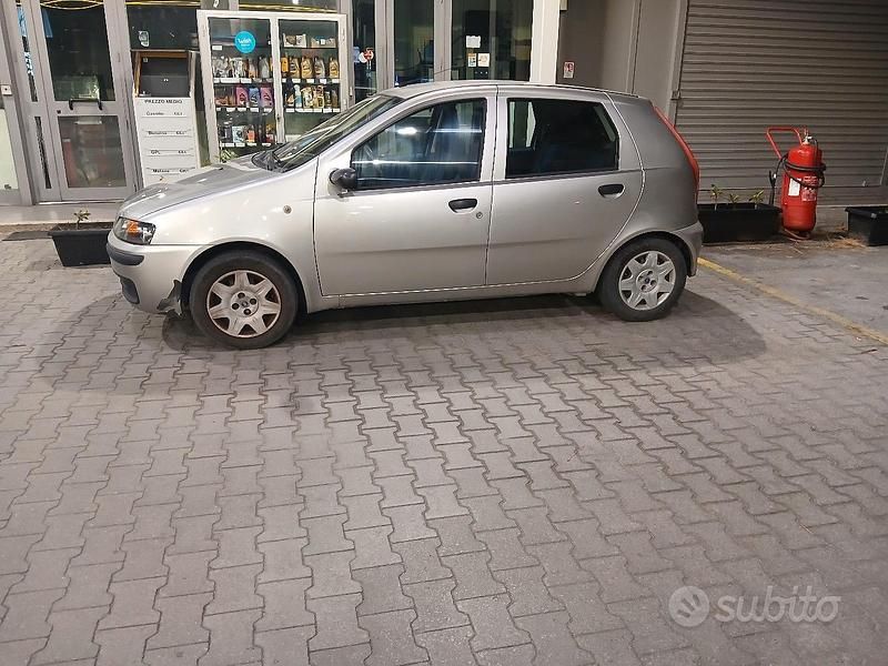 Usata Fiat Punto 60 CV (44 kW) 2001 Grigio Utilitaria