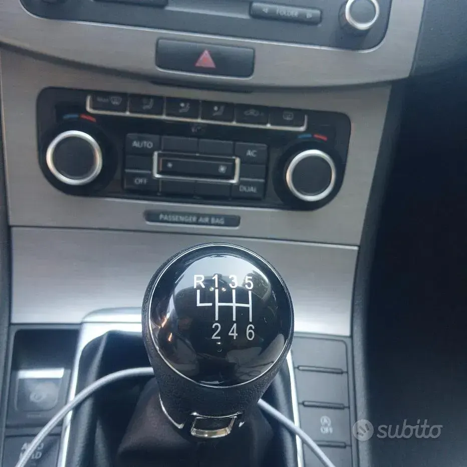 Usata VW Passat 105 CV (77 kW) 2011 Grigio Station wagon