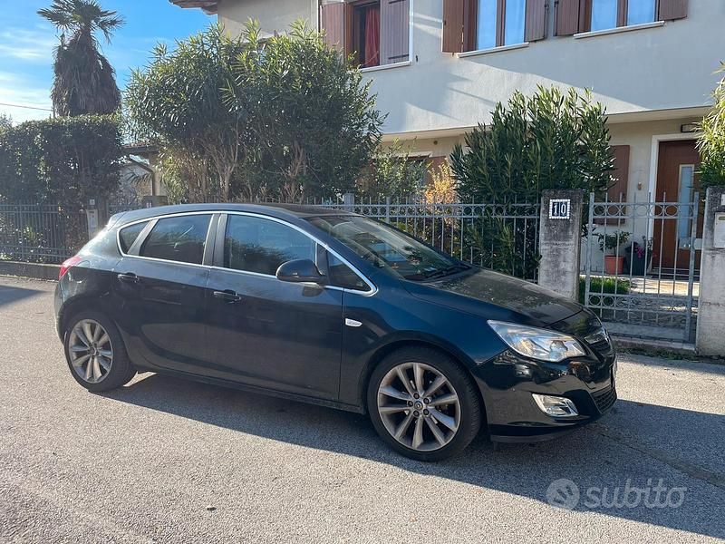Occasion Opel Astra 101 ch (74 kW) 2012 Noir Berline