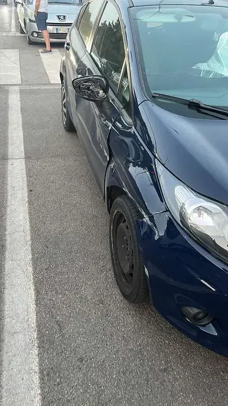 Usata Ford Fiesta 60 CV (44 kW) 2011 Bluazzurro Berlina