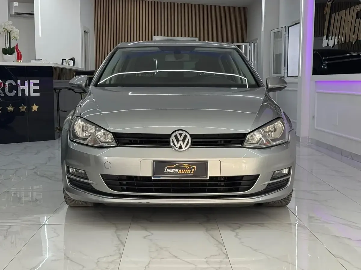 Usata VW Golf VII Highline 105 CV (77 kW) 2014 Oro Berlina