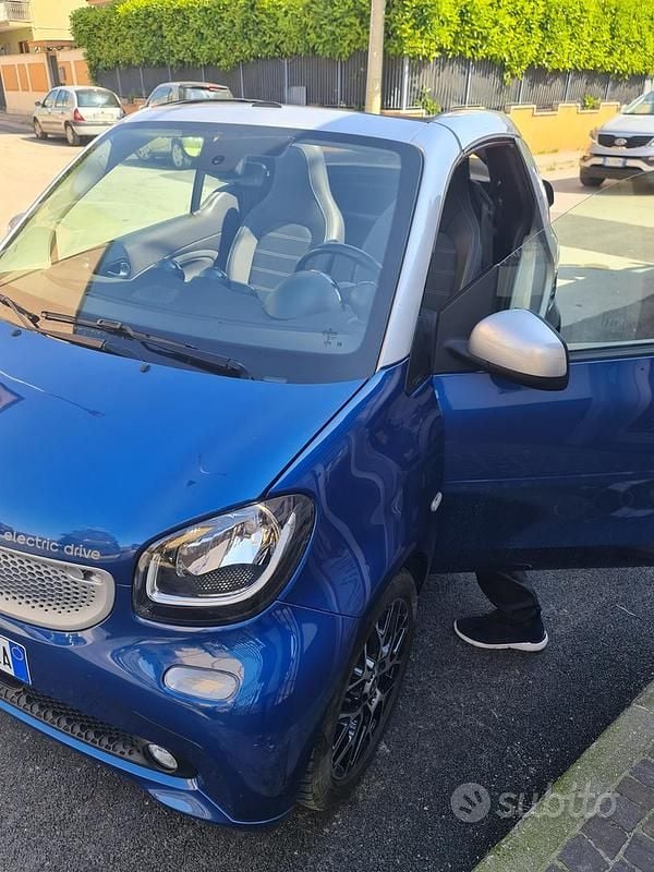 Blu Usata 2017 Smart ForTwo Coupé Coupé | 9200 € - Immagine 1/4