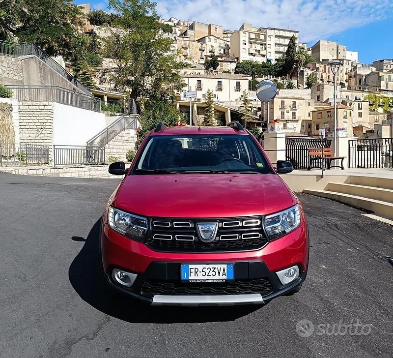 Usata Dacia Sandero Stepway 90 CV (66 kW) 2018 Rosso SUV