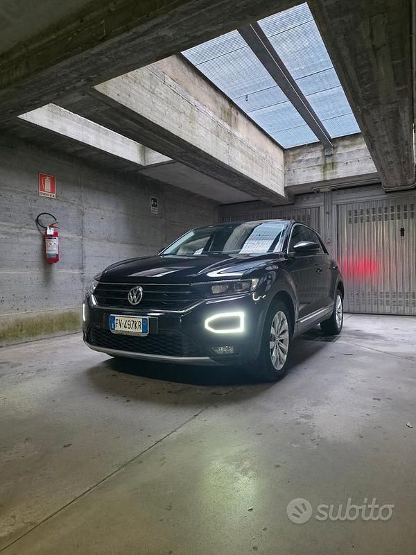 Usata VW T-Roc 116 CV (85 kW) 2019 Nero SUV