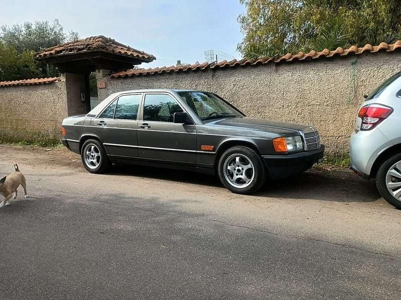 Usata Mercedes 190 122 CV (89 kW) 1984 Berlina