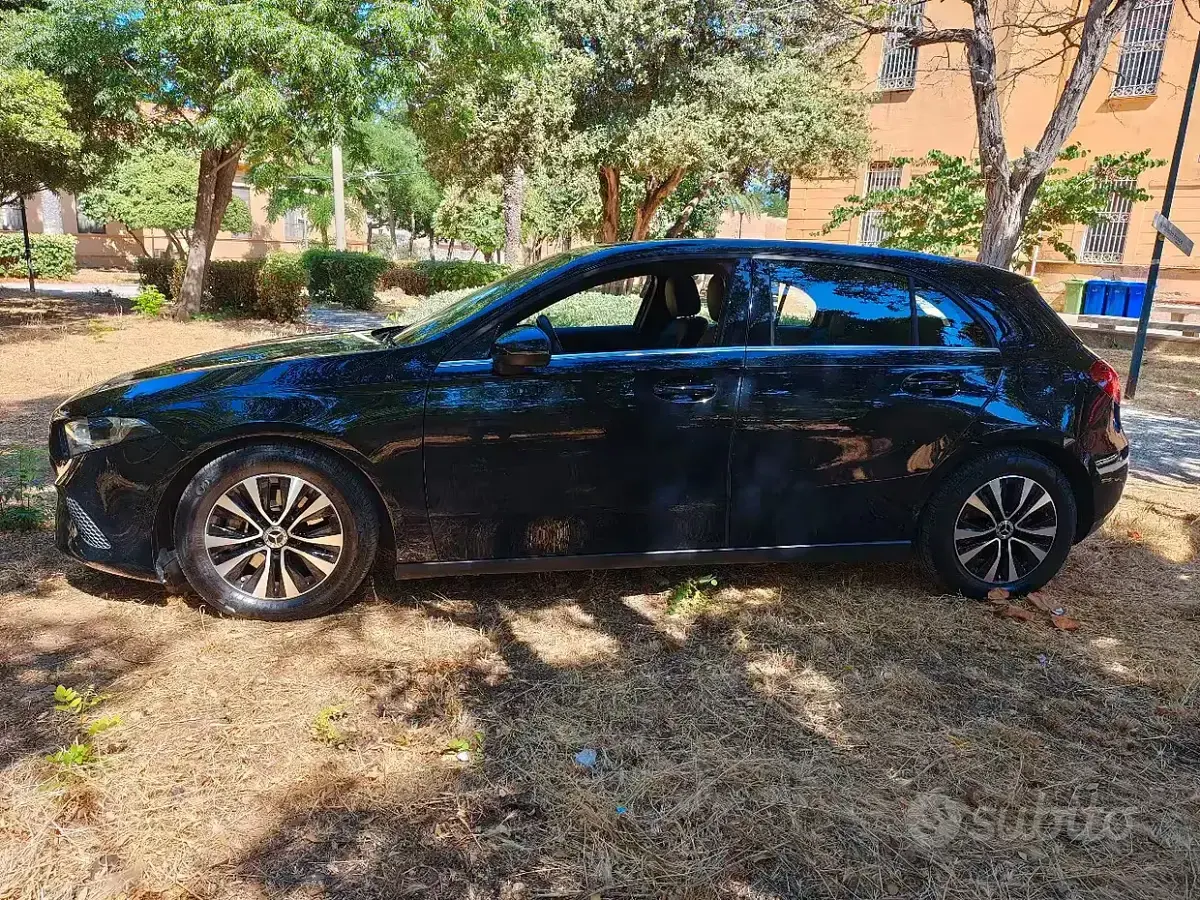 Usata Mercedes A180 136 CV (100 kW) 2023 Nero Berlina
