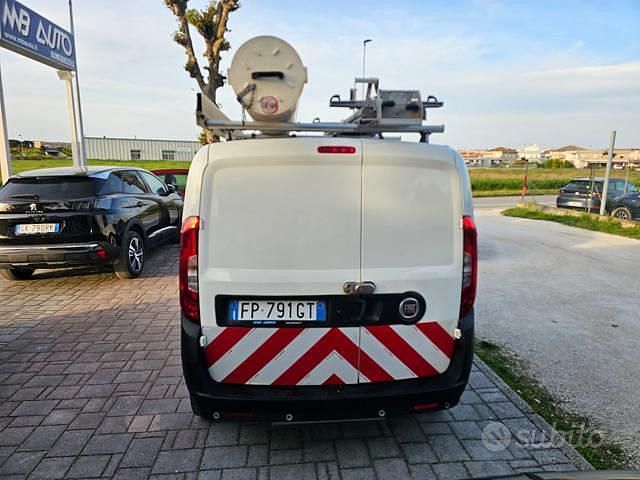 Begagnad Fiat Doblò 120 HK (88 kW) 2018 Vit Minibuss