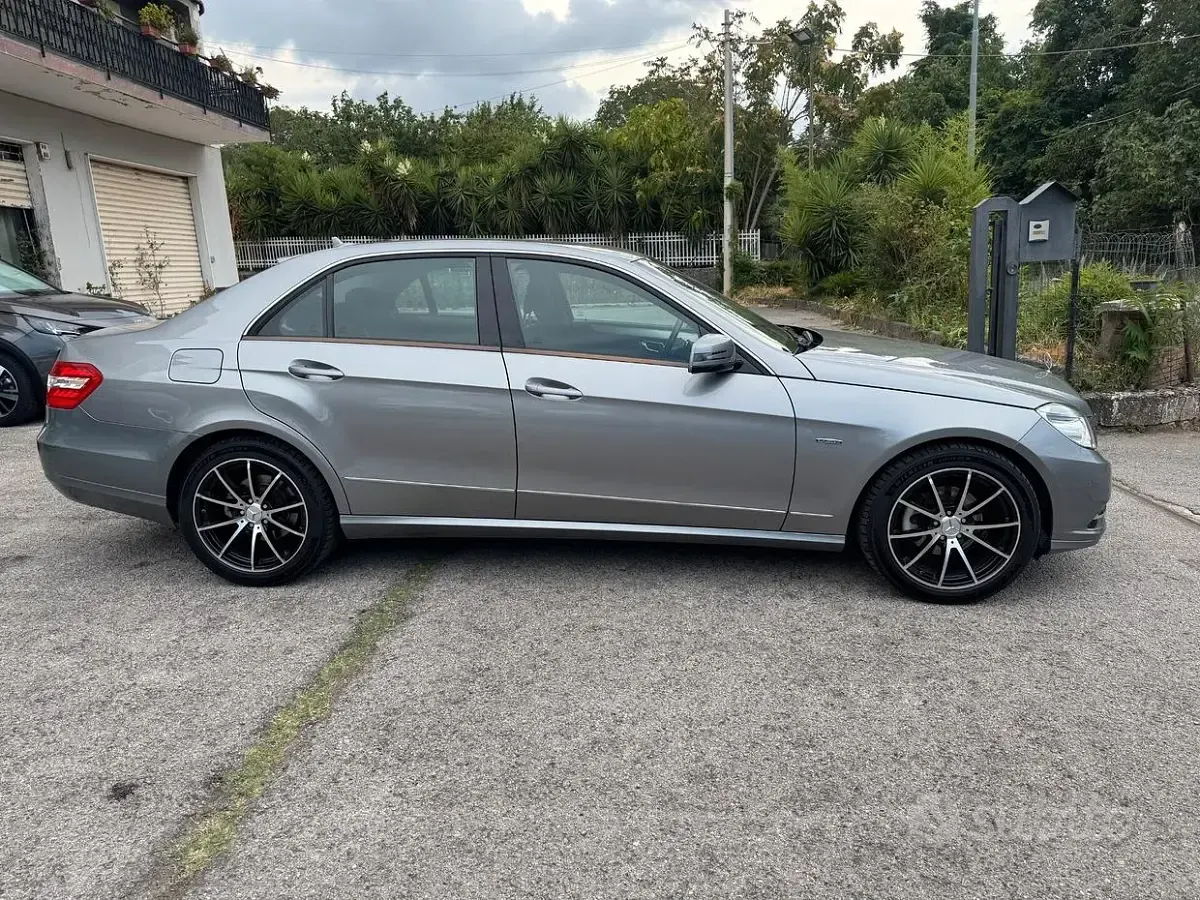 Usata Mercedes E220 Executive 170 CV (125 kW) 2013 Grigio Berlina