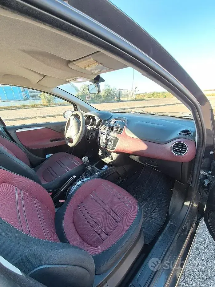 Begagnad Fiat Punto Evo Sport 95 HK (69 kW) 2011 Svart Halvkombi